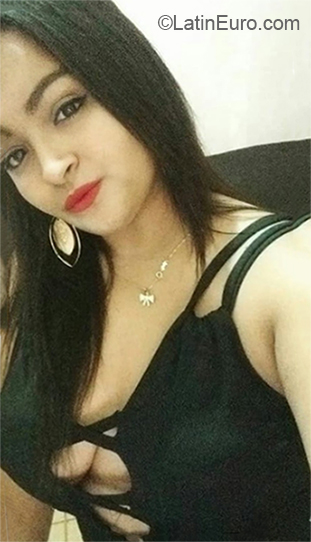 Date this attractive Brazil girl Grazielly from Campo Grande BR11038