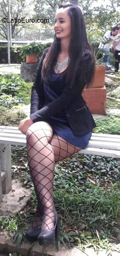 Date this good-looking Colombia girl Valentina from Medellin CO26781