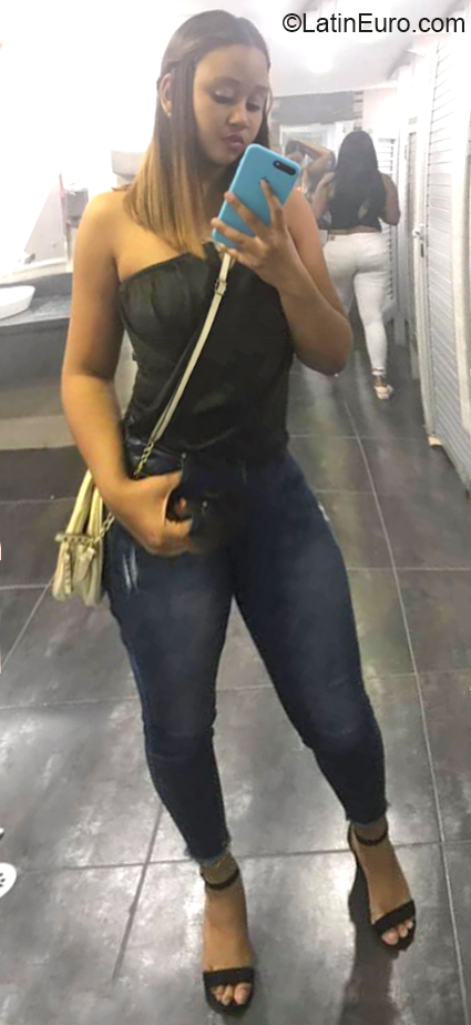 Date this nice looking Dominican Republic girl Lizmar from Santiago DO37371