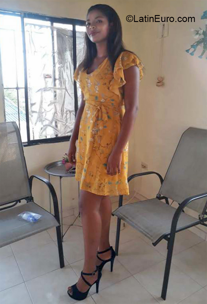 Date this young Colombia girl Maria from Santa Marta CO26786