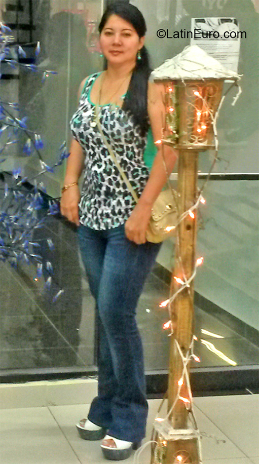 Date this sultry Colombia girl Yury from Cali CO26793
