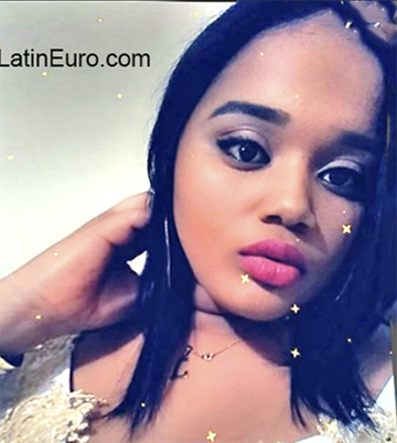 Date this passionate Dominican Republic girl Leslie from Santo Domingo DO37394