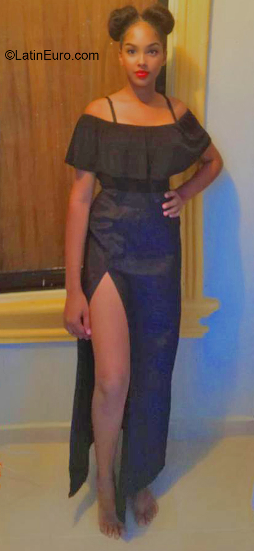 Date this funny Dominican Republic girl Yulianny from Santo Domingo DO37398