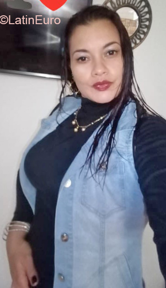 Date this foxy Colombia girl Milena from Cali CO26798
