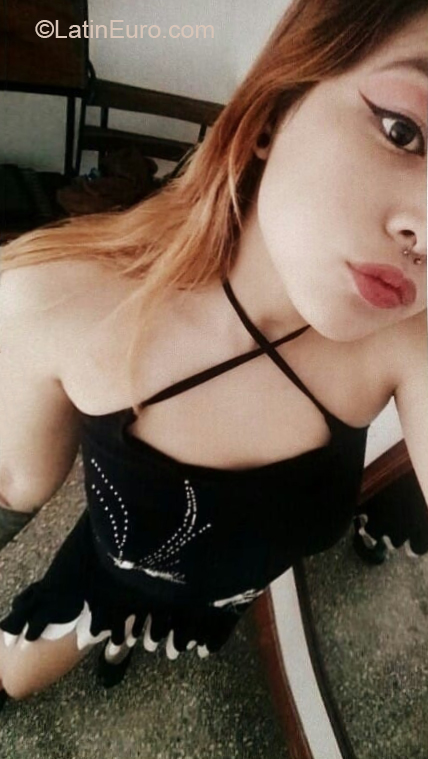 Date this foxy Venezuela girl Rosa from Caracas VE2990