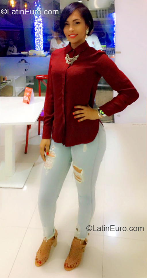 Date this sensual Dominican Republic girl Nancy from Santo Domingo DO37430