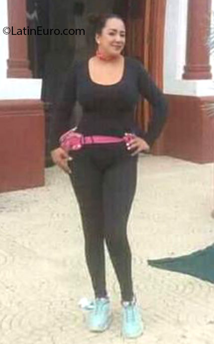 Date this hard body Colombia girl Elena palacio from Medellin CO26904