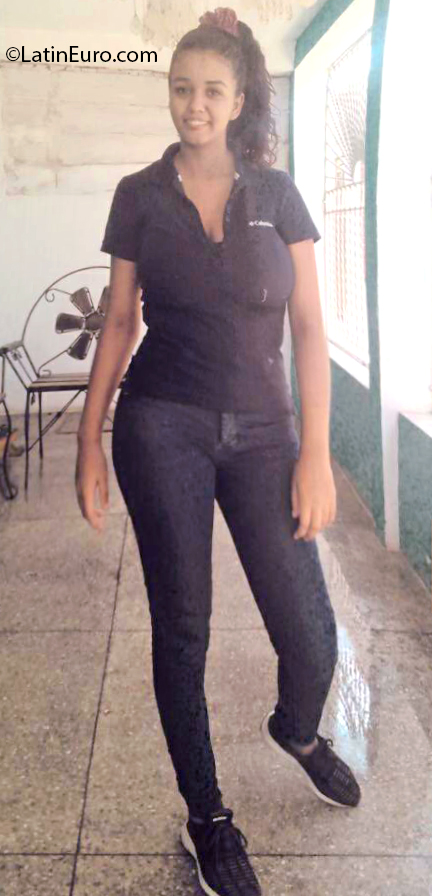 Date this georgeous Venezuela girl Sara from Cumana VE3027