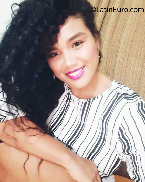 Date this hot Colombia girl Maria from Cartagena CO26919