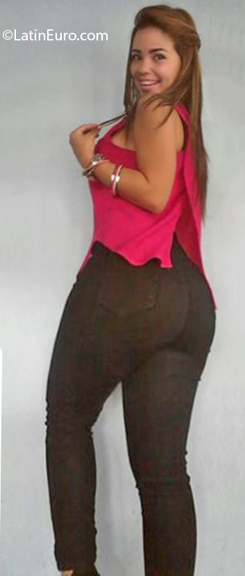 Date this nice looking Venezuela girl Xiomara from Barinas VE3033