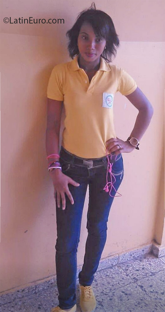 Date this lovely Chile girl Leana from Santiago CL163