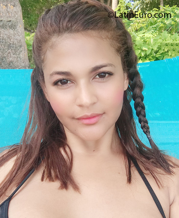 Date this young Colombia girl Jessica from Medellin CO26947