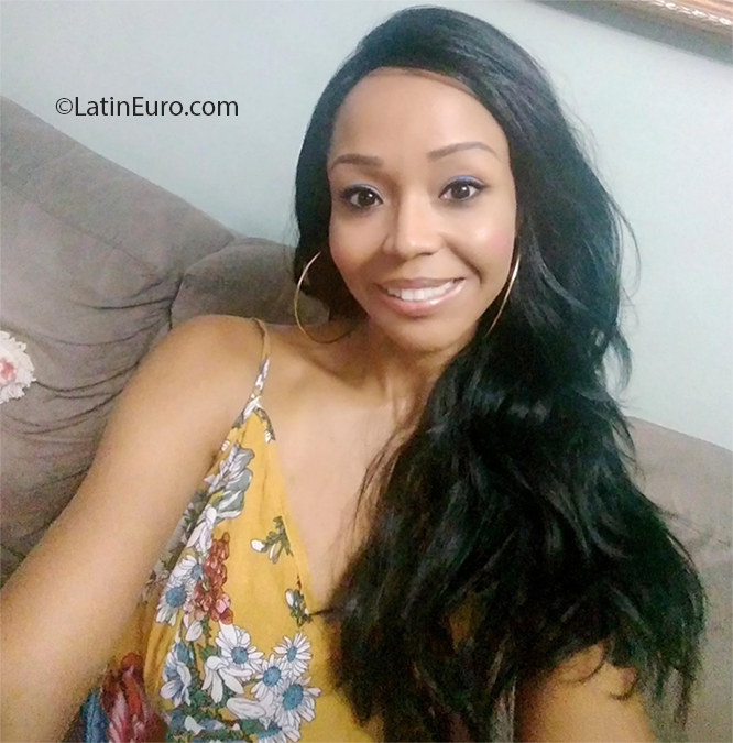 Date this sultry Brazil girl Jaqueline from Rio De Janeiro BR11372