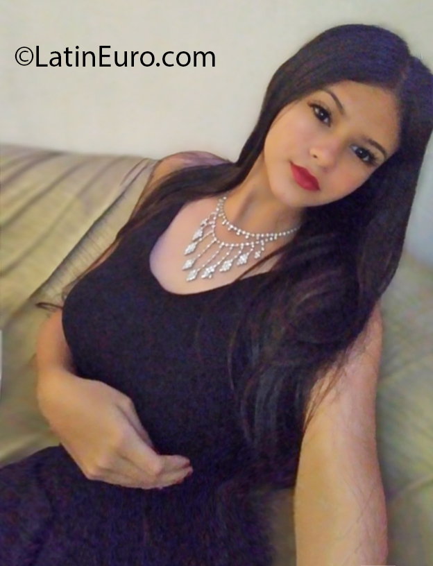 Date this hot Venezuela girl Jenifer from Bolivar VE3060