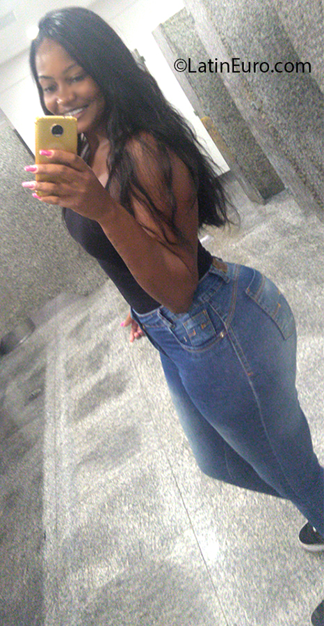 Date this hard body Brazil girl Mara from Rio de Janeiro BR11093
