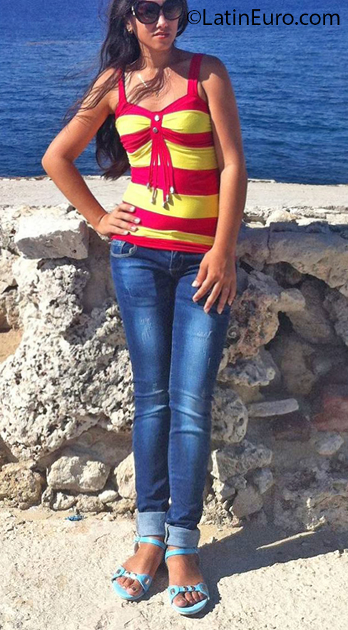 Date this happy Cuba girl Heidi from Havana CU668
