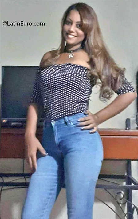 Date this voluptuous Venezuela girl Yoleidia from Maturin VE3083