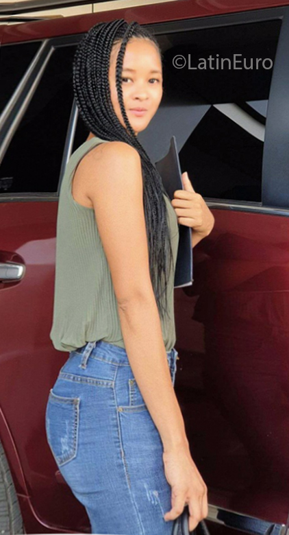 Date this attractive Guinea girl Chinosa from Malabo GN4