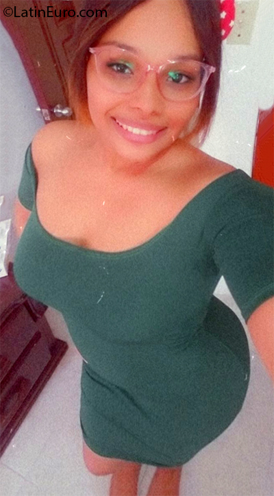 Date this passionate Dominican Republic girl Selenia from Santo Domingo DO37758