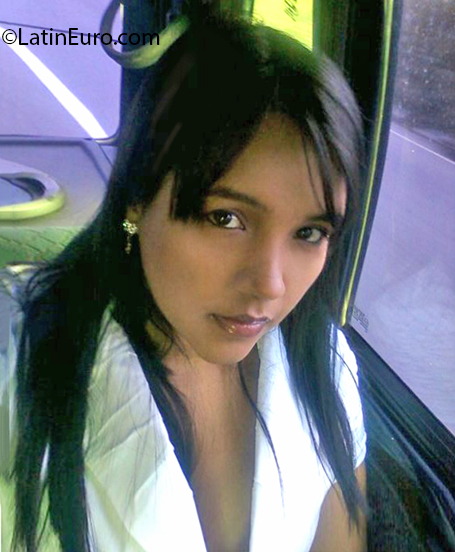 Date this attractive Venezuela girl Katherine from Caracas VE3093