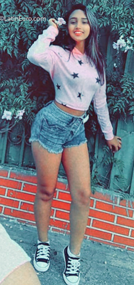Date this hot Venezuela girl Daniela from Caracas VE3094
