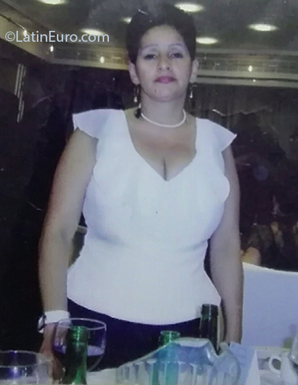 Date this happy Colombia girl Amanda from Armenia CO27095