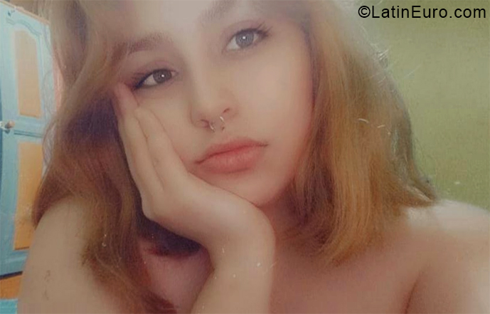 Date this charming Argentina girl Agustina from Buenos Aires AR395