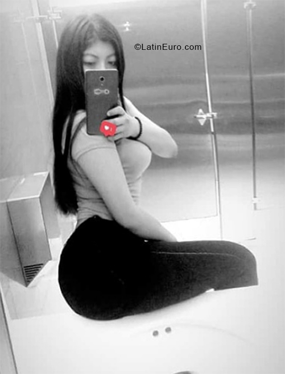 Date this hard body El Salvador girl Arie from San Salvador SV110