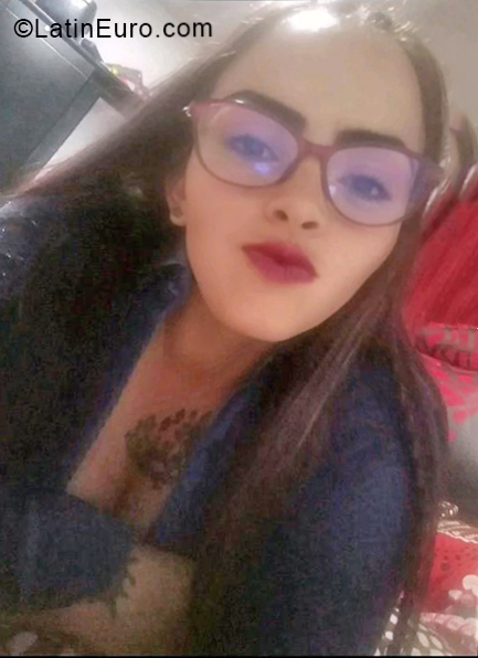 Date this beautiful Colombia girl Erika from Bogota CO27175