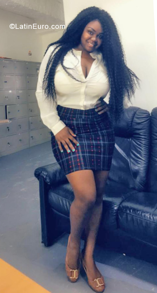 Date this nice looking Dominican Republic girl Rafaela from Santo Domingo DO37944