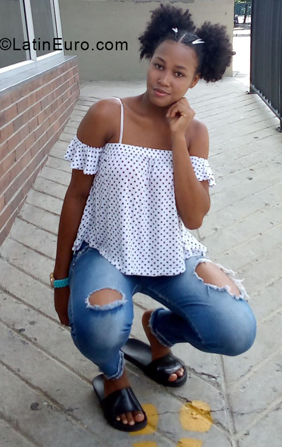 Date this beautiful Colombia girl Alicia from Medellin CO27187