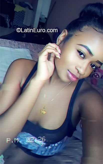Date this lovely Colombia girl Nia from Cali CO27194