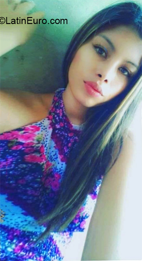 Date this pretty Venezuela girl Angela from Puerto la Cruz VE3145