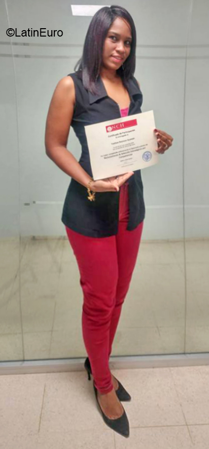 Date this athletic Dominican Republic girl Yvelise from Santo Domingo DO37975