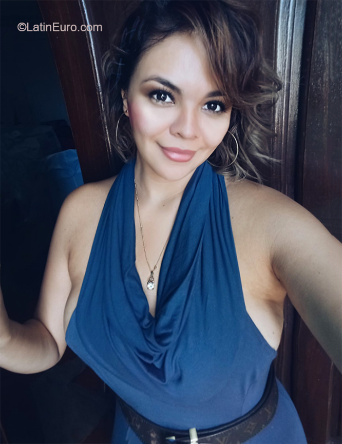 Date this gorgeous Brazil girl Bruna from Foz do Iguacu BR11369