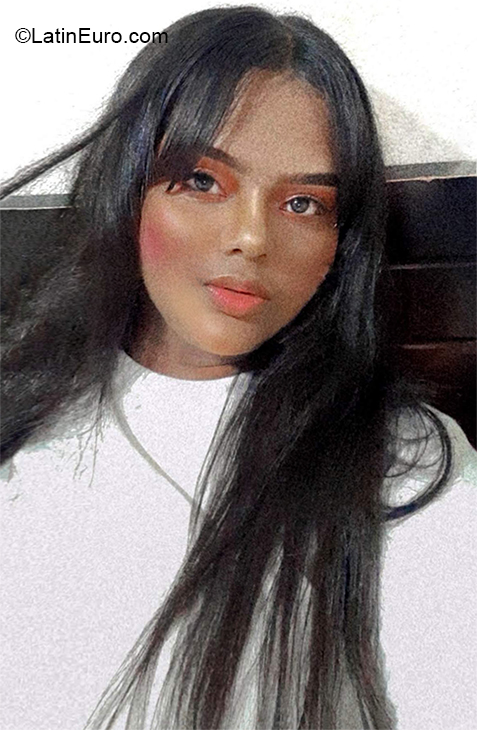 Date this tall Colombia girl Paola from Barranquilla CO27213