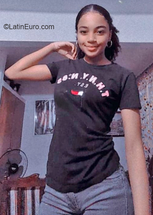 Date this sensual Colombia girl Juliana from Jamundi CO27221