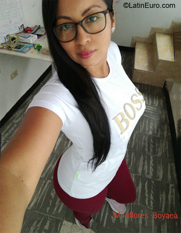 Date this happy Colombia girl Sandra from Miraflores CO27258