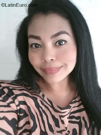 Date this voluptuous Colombia girl Delia from Sincelejo CO27261
