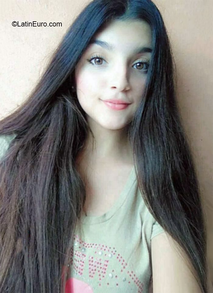Date this hard body Costa Rica girl Lusini from San Jose CR388