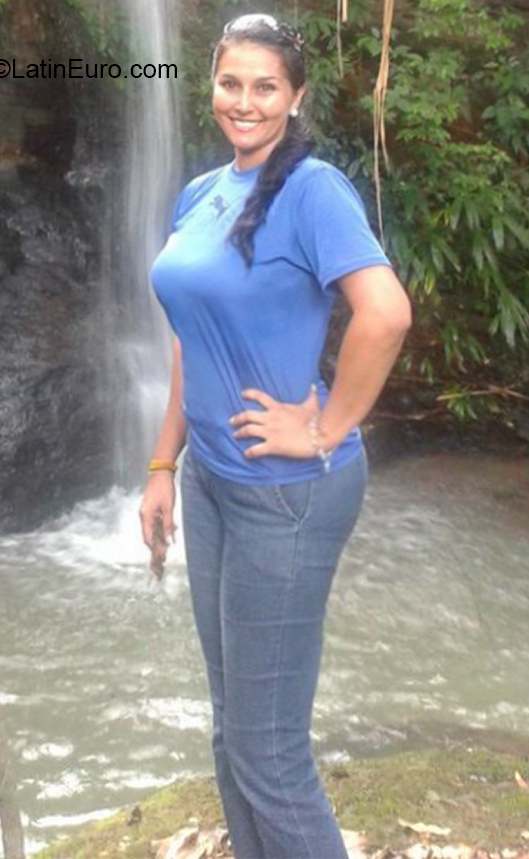 Date this cute Colombia girl Gabriela from Medellin CO27282