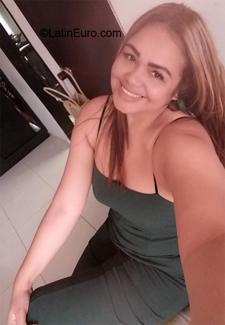 Date this tall Colombia girl Claudia from Barranquilla CO27287