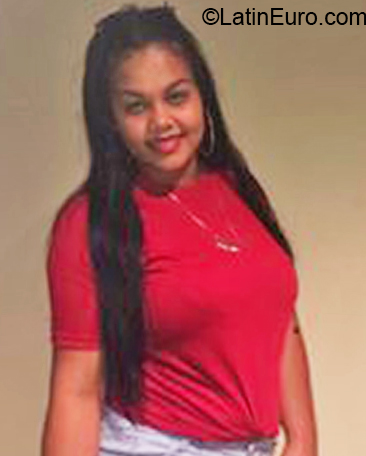 Date this sultry Dominican Republic girl Mari from Santiago DO38062