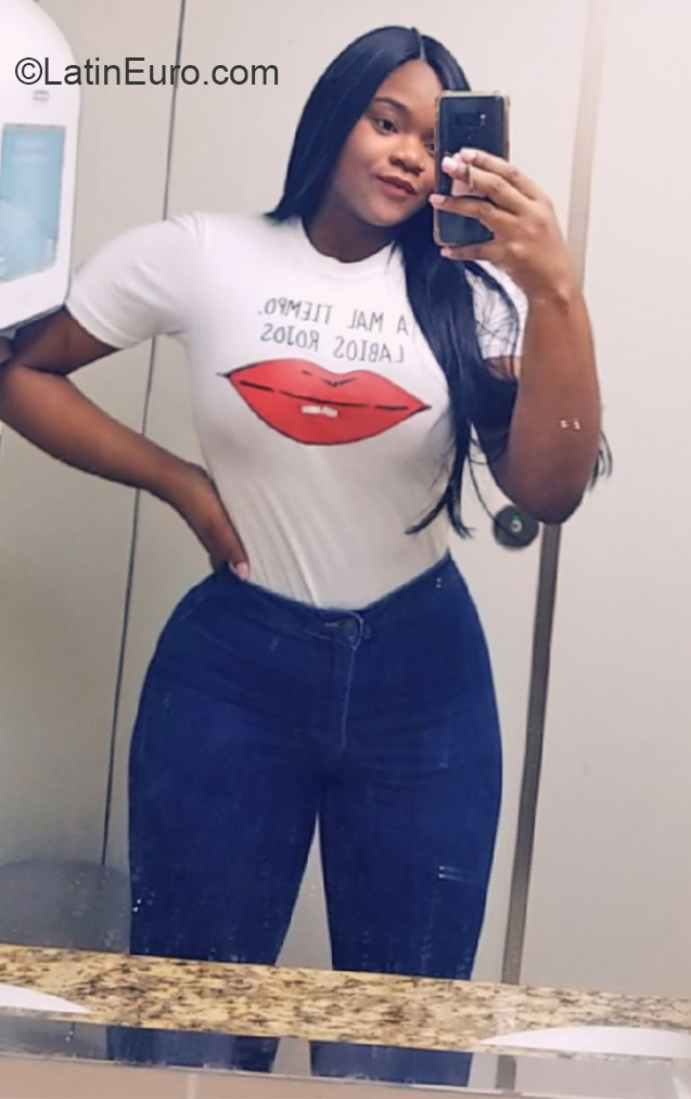 Date this georgeous Dominican Republic girl Patricia from Santo Domingo DO38067
