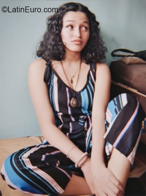 Date this georgeous Colombia girl Luisa from Bogota CO27292