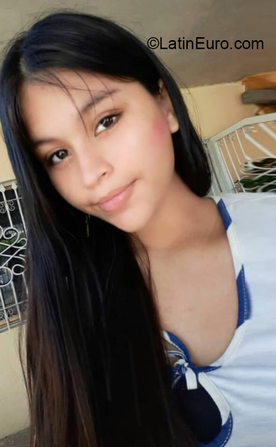 Date this georgeous Venezuela girl Esthefany from San Fernando de Apure VE3177