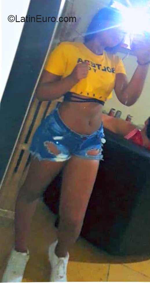 Date this passionate Colombia girl Camila from Cali CO27321