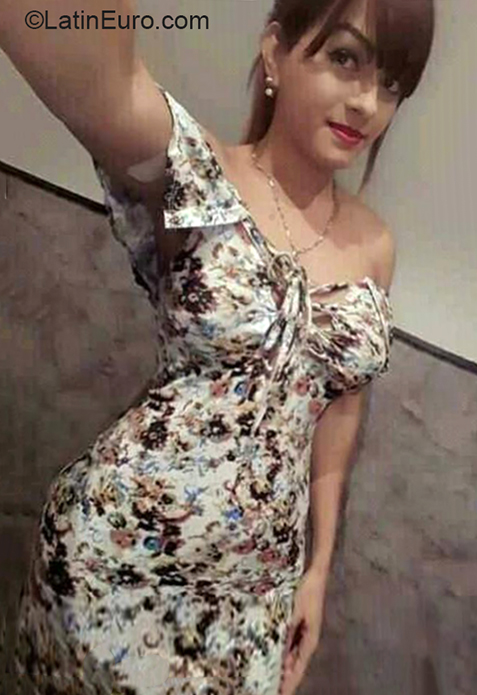 Date this hot Venezuela girl Yessy from Zulia VE3187
