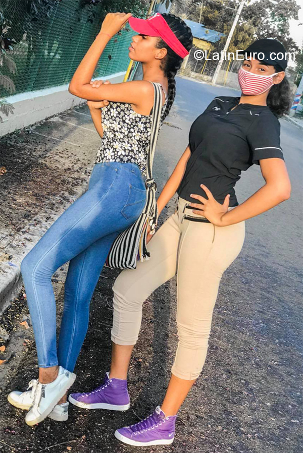 Date this attractive Dominican Republic girl Lisbet from Santiago DO38118