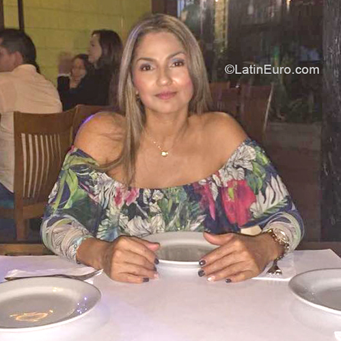 Date this sensual Colombia girl Rocio from Cali CO27332